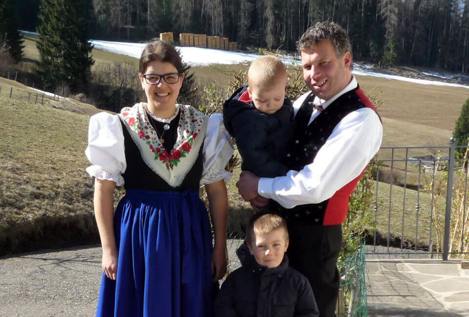 Familienfoto mit Tracht
