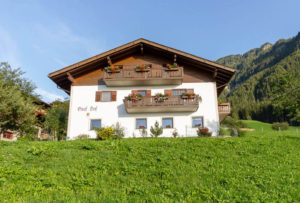 Unser Bauernhof liegt auf 1200 Meter in der Fraktion St. Michael von Kastelruth